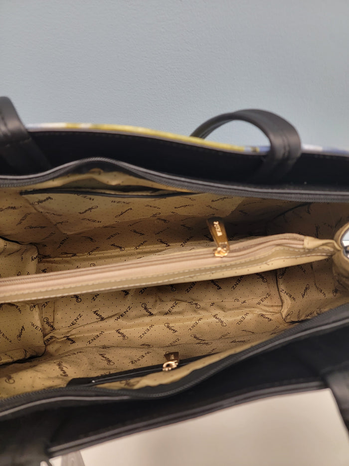 Open bag with pockets inside.