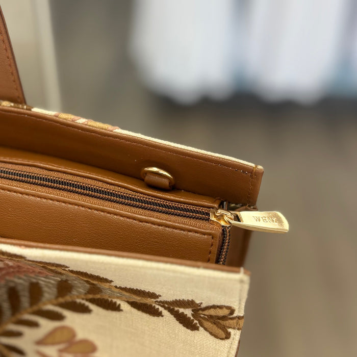 Zipper top tote bag.