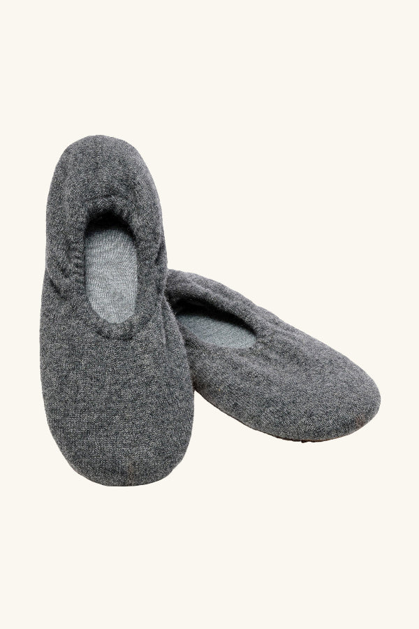 Pair of gray slippers on a white background | ALT GRID | Exclude