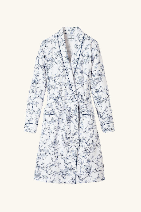 Floral patterned coat on a white background | ALT GRID | Exclude
