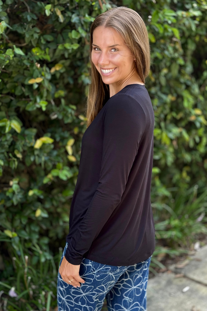 The Smooth Stretch Top in Black