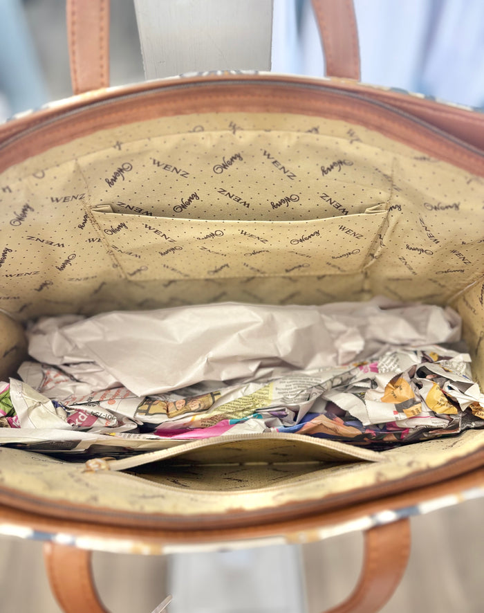 Inside of tote bag with pockets.