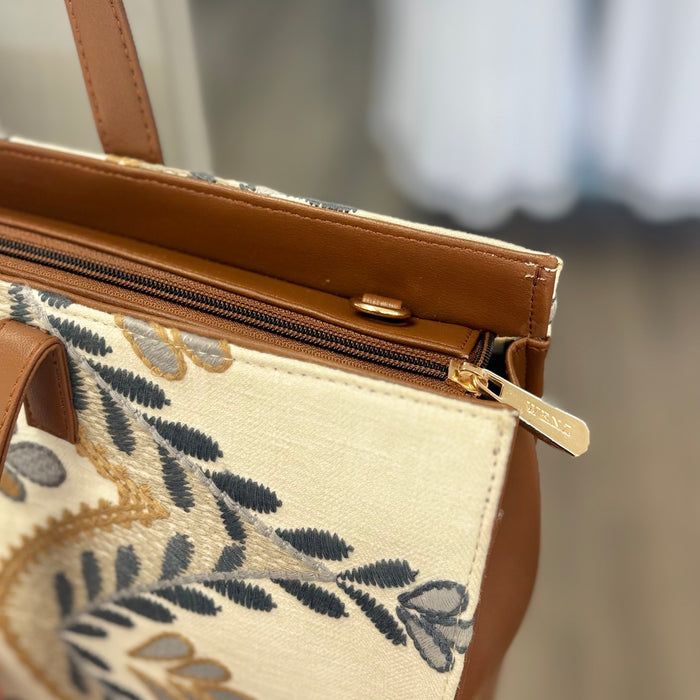 Zipper top tote bag.