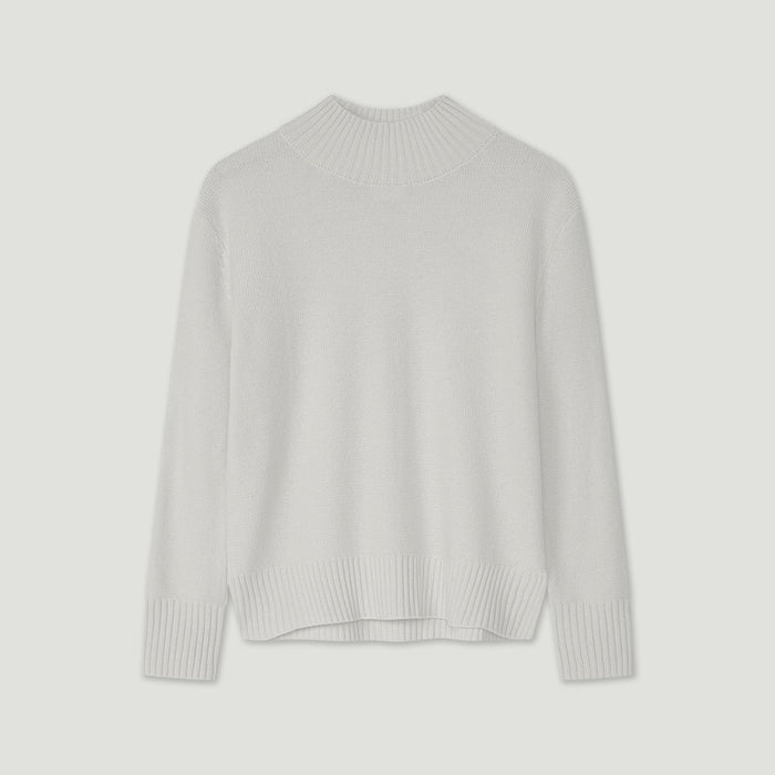 Light gray sweater on a light gray background | Lead