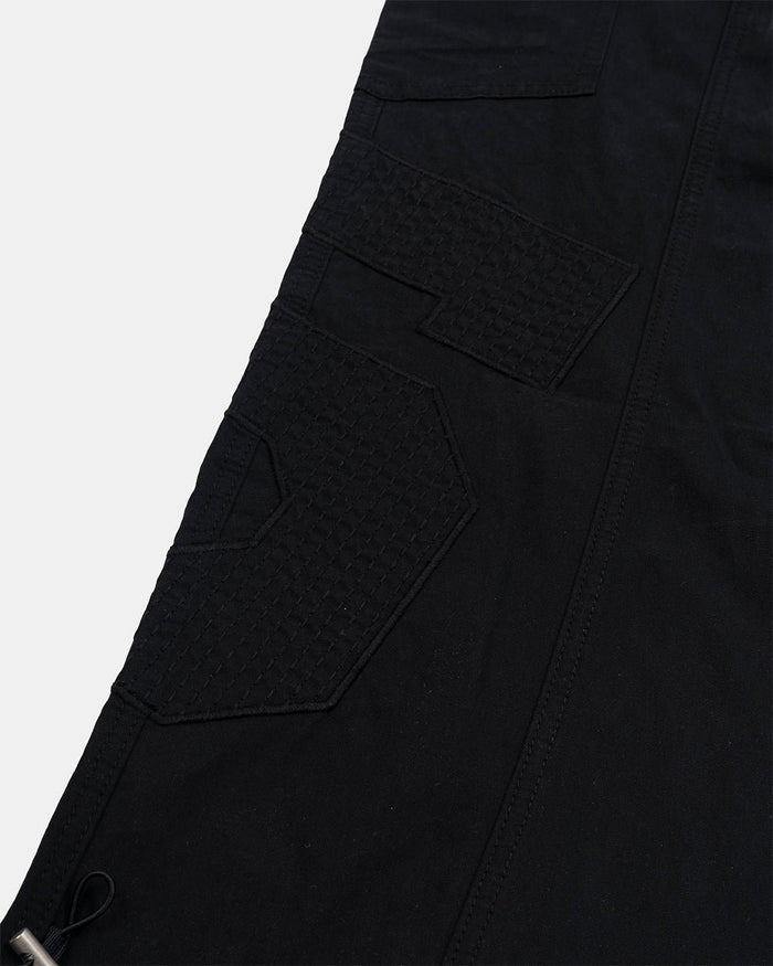 SOLID CARGO PANTS BLACK - black cargo pants, detail close-up - Cold Culture