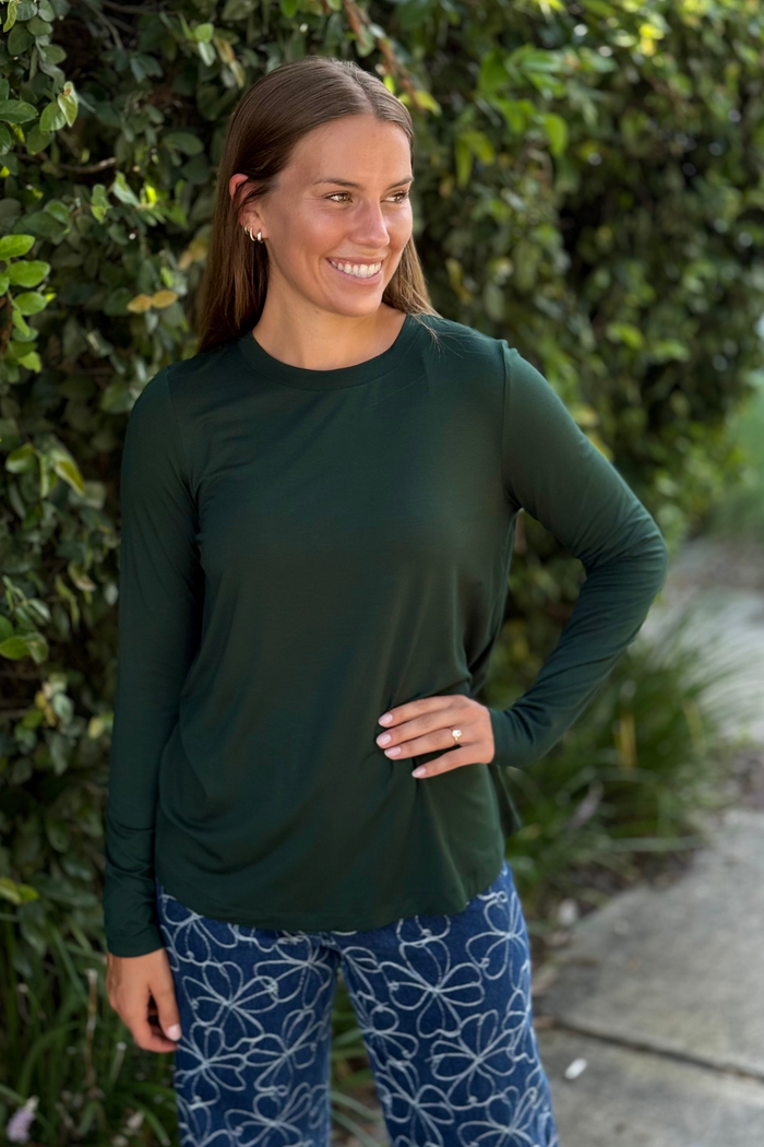 The Smooth Stretch Top in Hunter Green