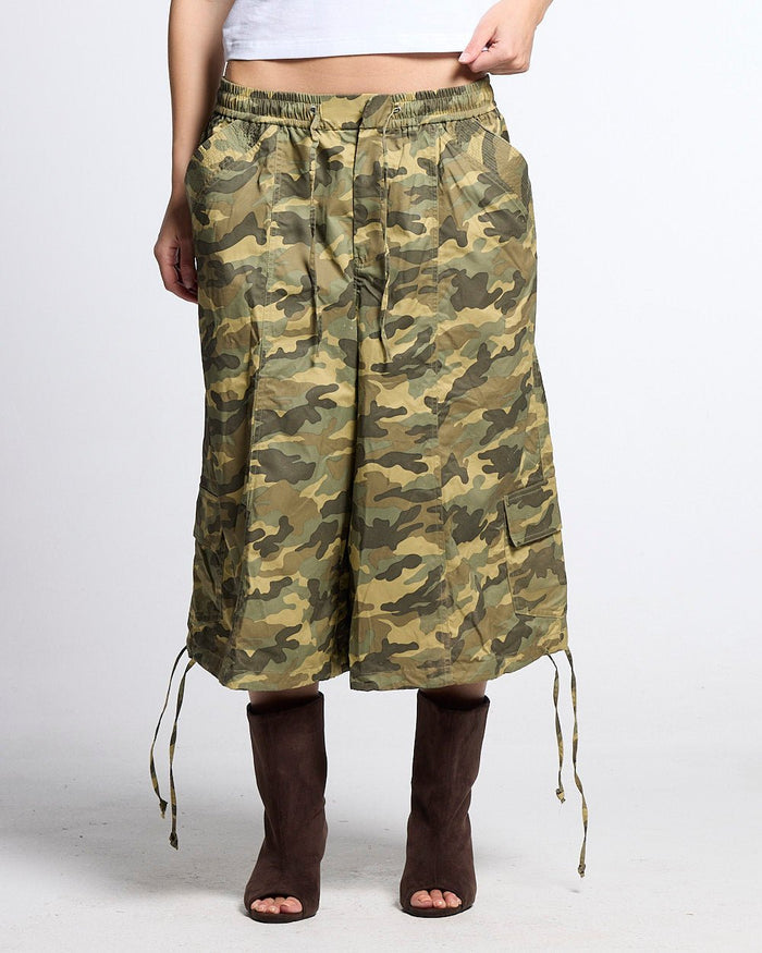 UTILITARY CAPRI PARACHUTE CAMO - camo cargo capri shorts, front view on female model - Cold Culture