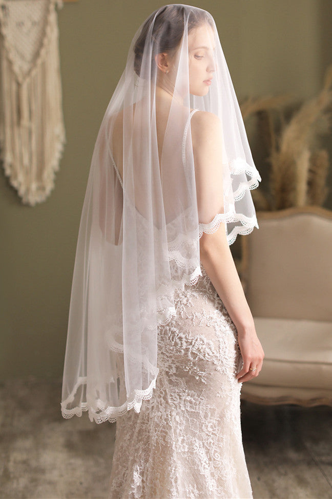 White Mesh Lace-Trimmed Bridal Veil