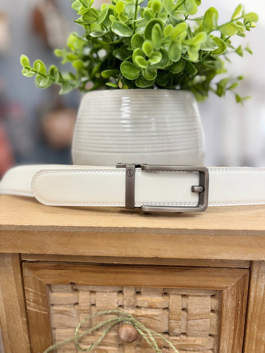 White Ratchet belt-Traditional buckle in Silver