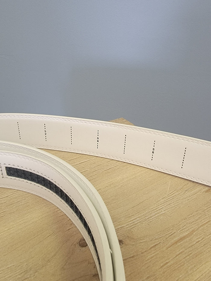 White Ratchet belt-Traditional buckle in Silver